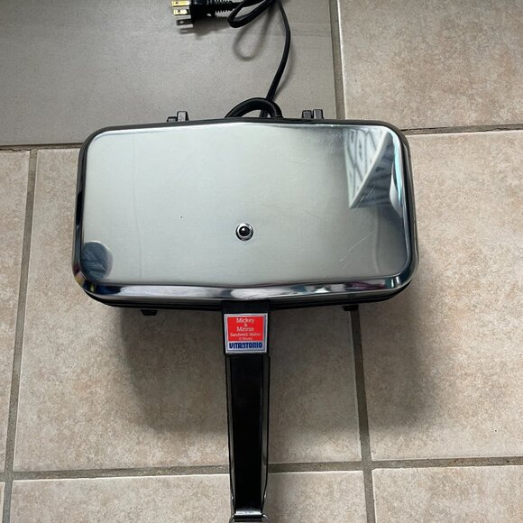 Vintage Vitantonio Mickey and Minnie Waffle Sandwich Maker Works Retired - Picture 1 of 5